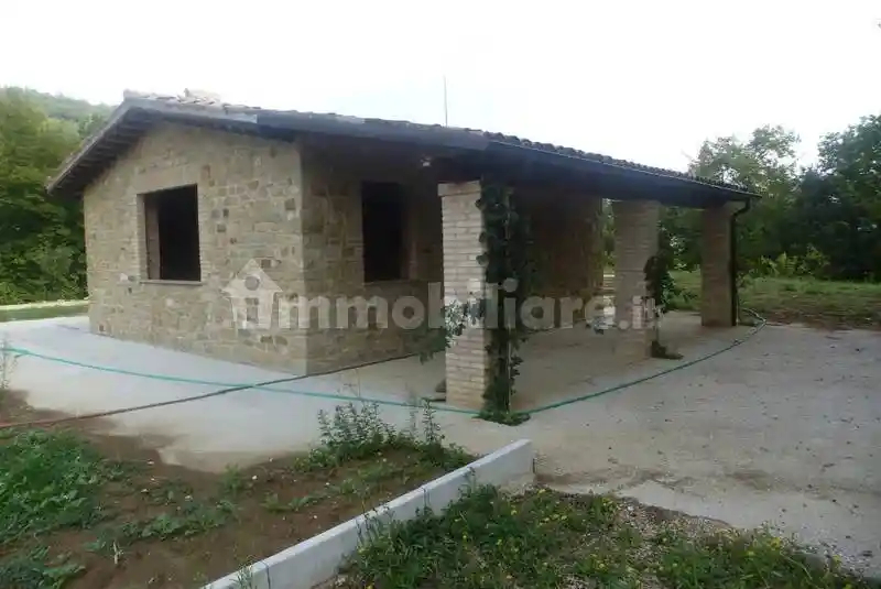 Villa in vendita a Serrapetrona