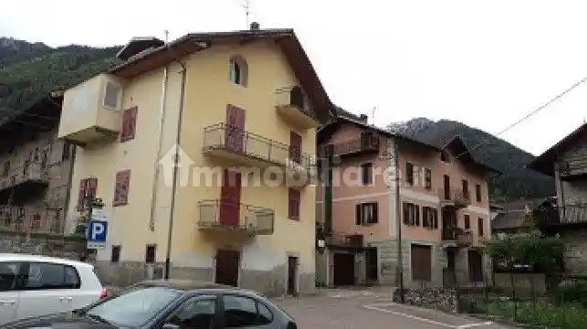 Palazzo - Edificio in vendita a Bieno