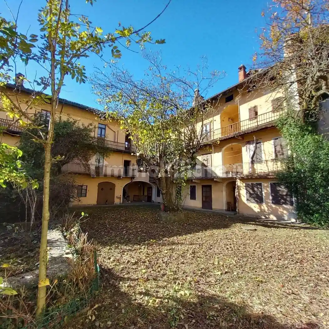 Villa in vendita a Borgosesia