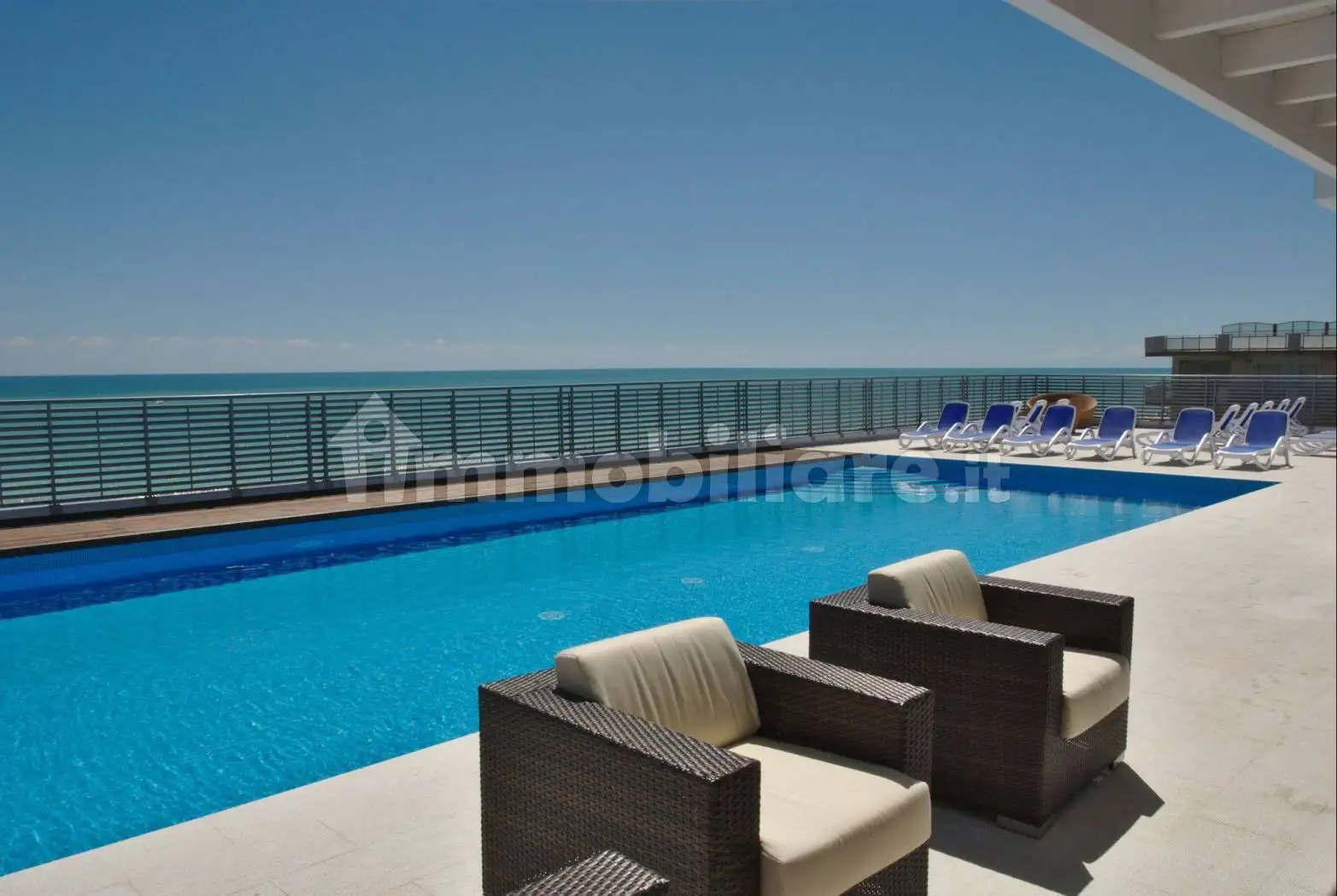 Palazzo - Edificio in vendita a Alba Adriatica