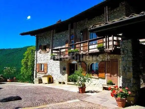 Rustico - Casale in vendita a Alzano Lombardo