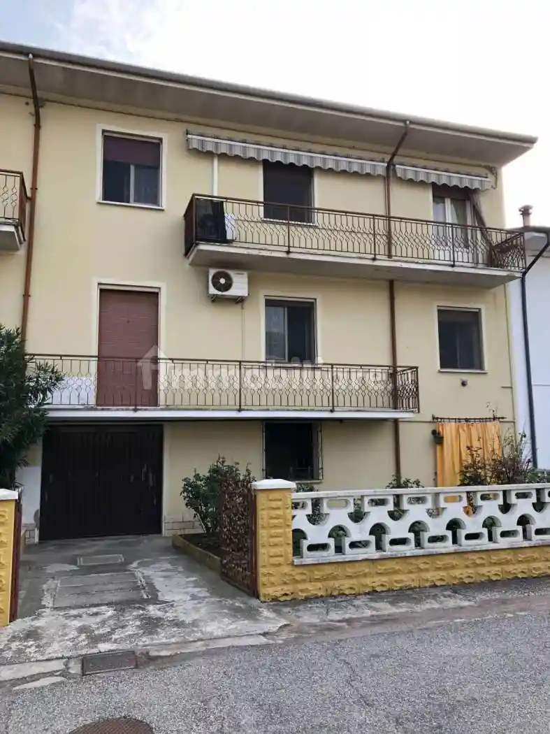 Villetta a schiera in vendita a Quistello