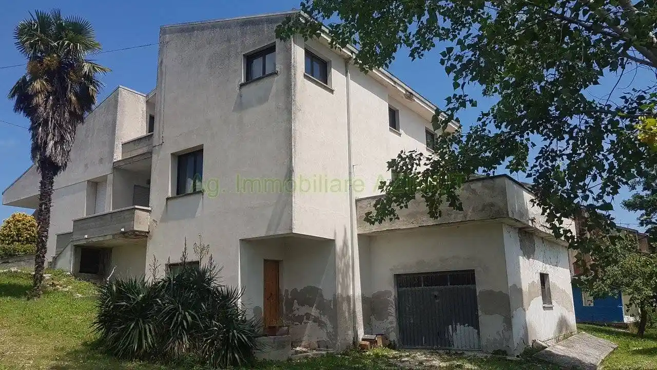 Villa in vendita a Terre Roveresche