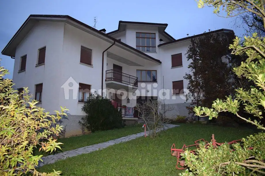 Appartamento in vendita a Locatello