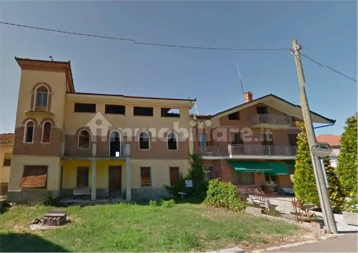 Palazzo - Edificio in vendita a Calamandrana