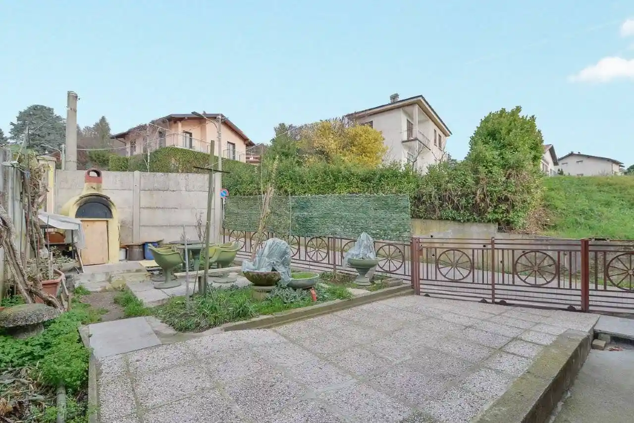 Casa indipendente in vendita a Capiago Intimiano