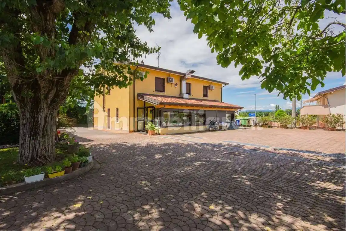 Palazzo - Edificio in vendita a Desenzano del Garda