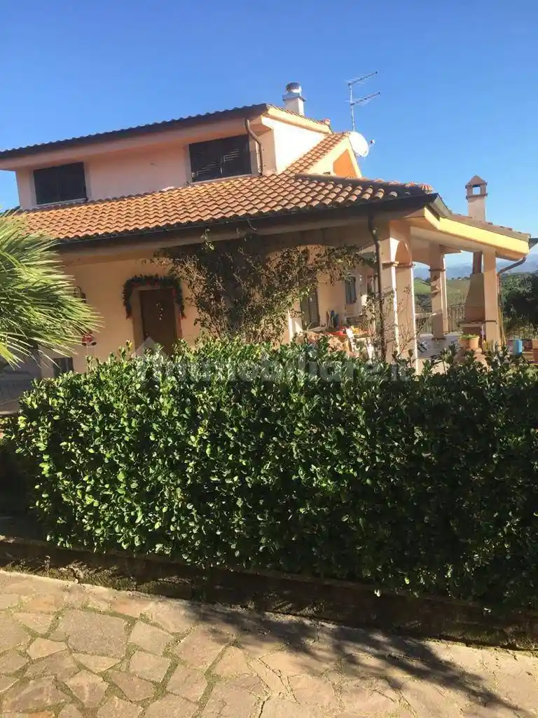 Villa in vendita a Riano