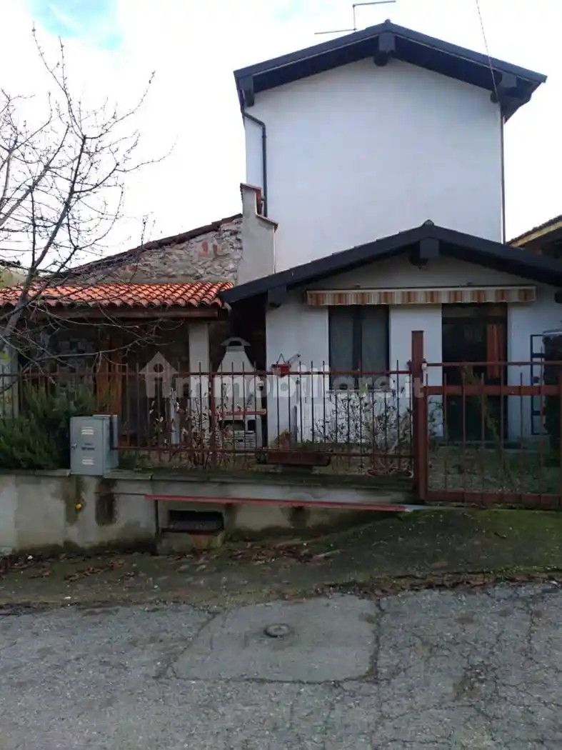 Villa in vendita a Ziano Piacentino