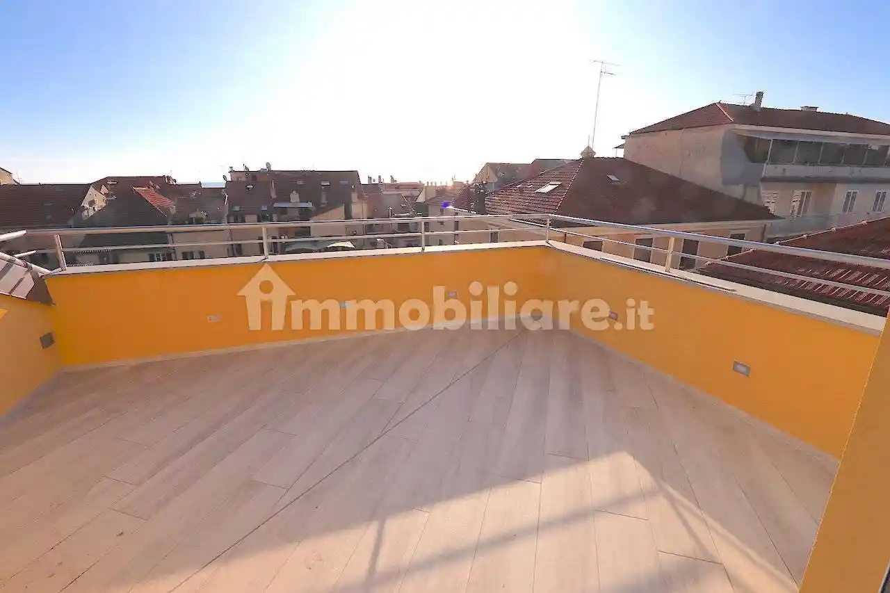 Attico - Mansarda in affitto a Alassio