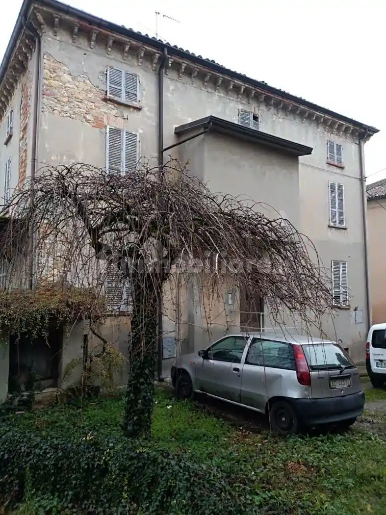 Palazzo - Edificio in vendita a Ziano Piacentino
