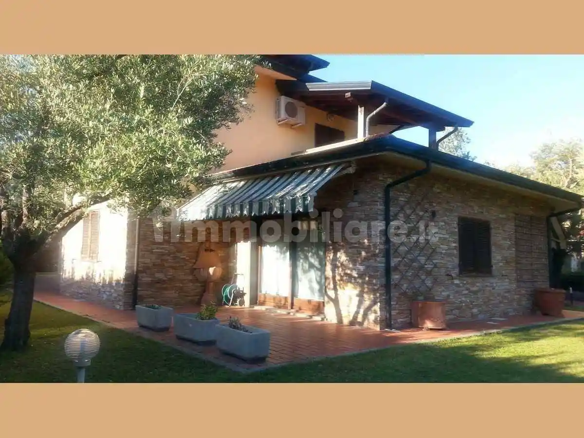 Villa in vendita a Montignoso