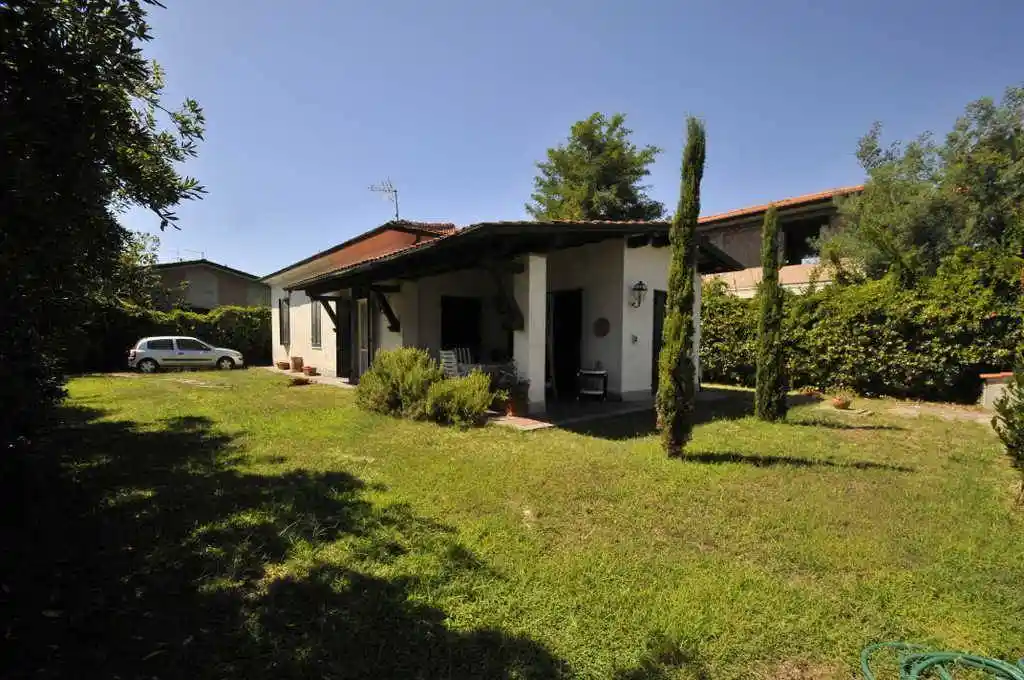 Casa indipendente in vendita a Forte dei Marmi