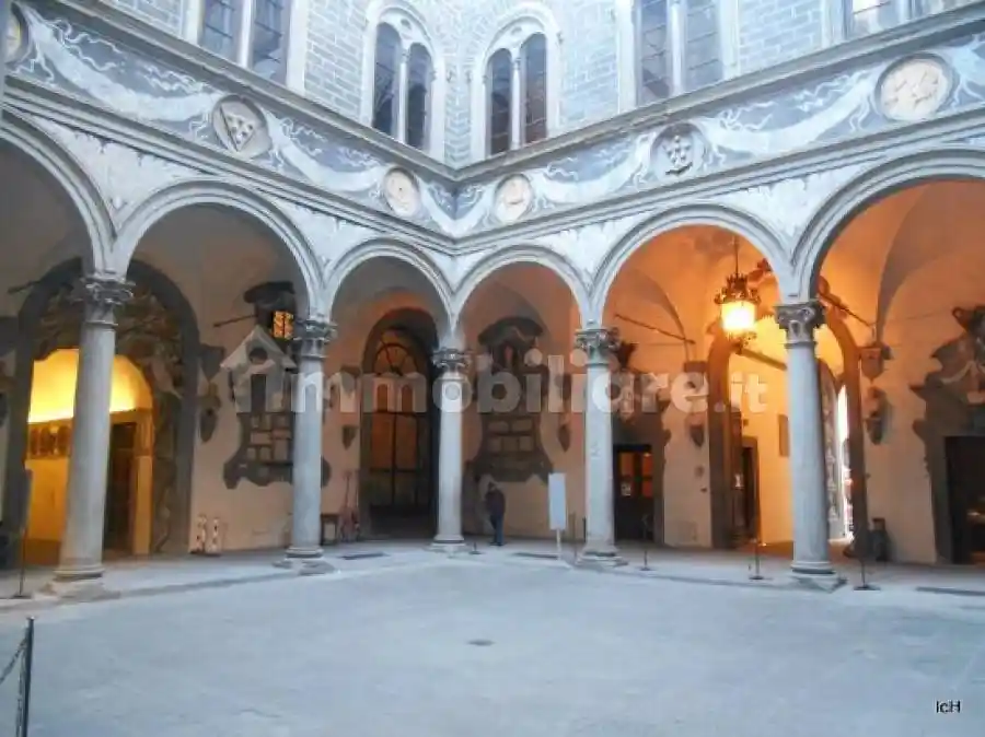Palazzo - Edificio in vendita a Firenze