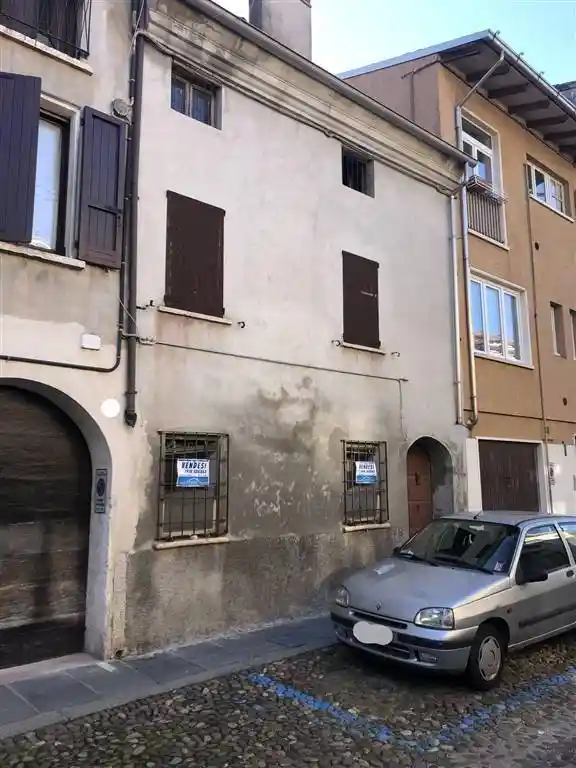 Casa indipendente in vendita a Mantova