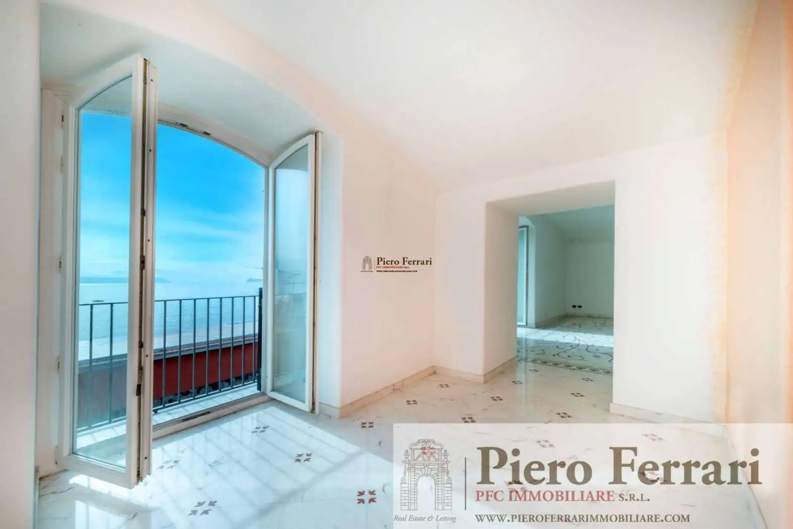 Appartamento in vendita a Napoli