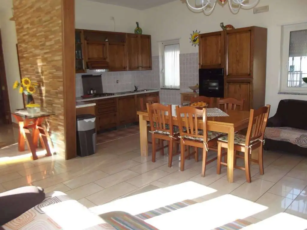 Palazzo - Edificio in vendita a Mondragone