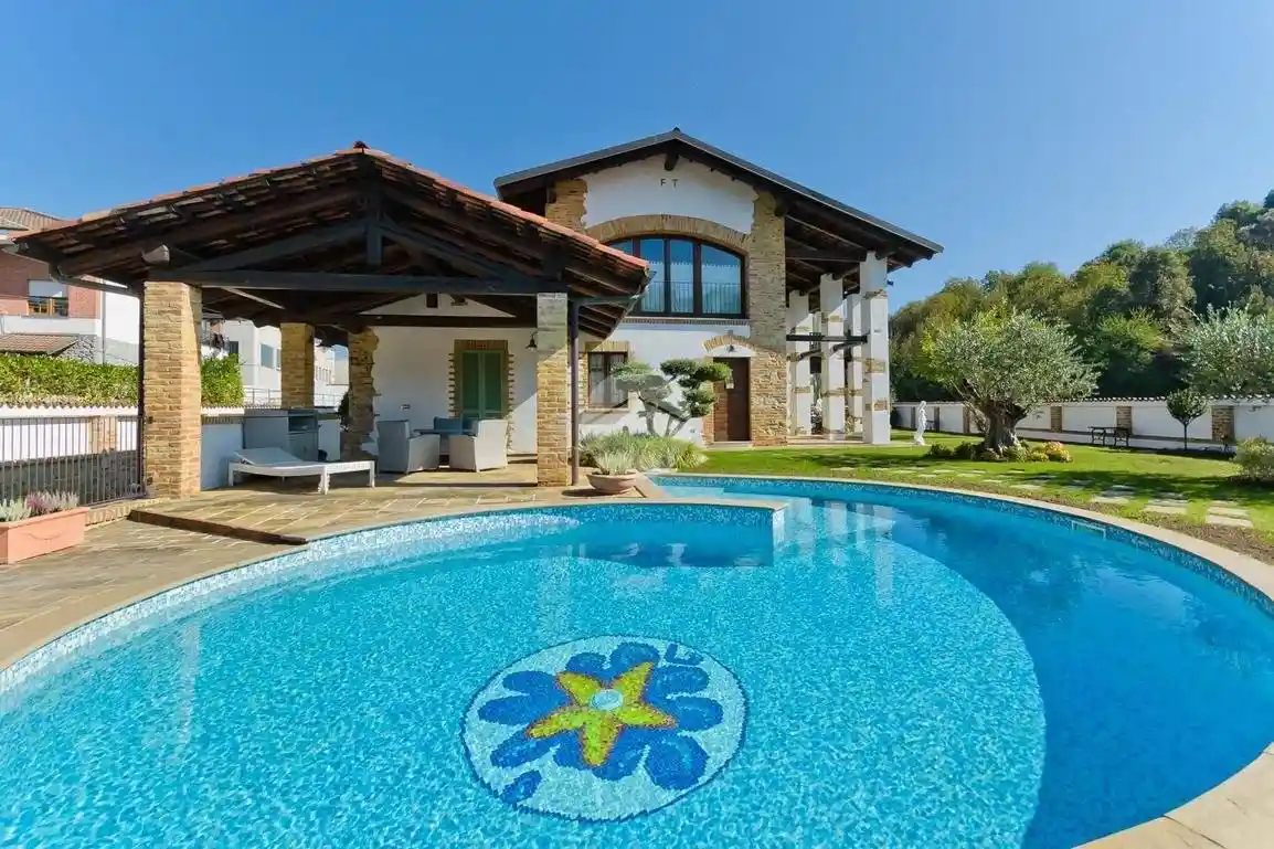 Villa in vendita a Bra