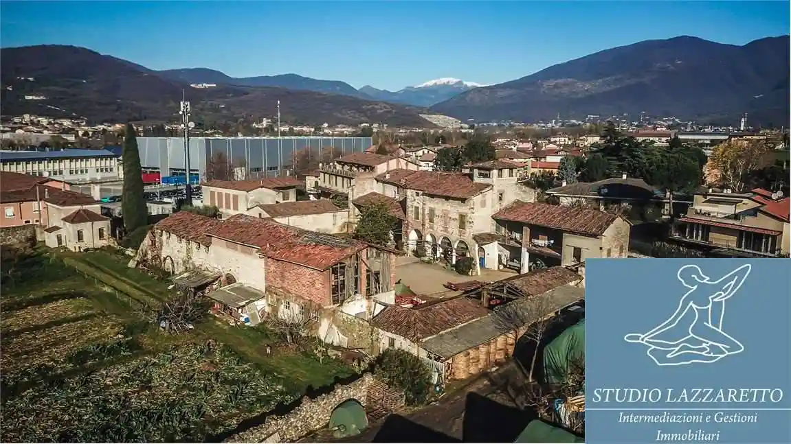 Rustico - Casale in vendita a Brescia