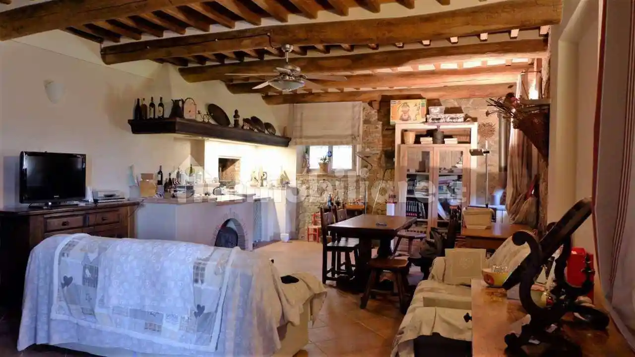 Rustico - Casale in vendita a Lucca