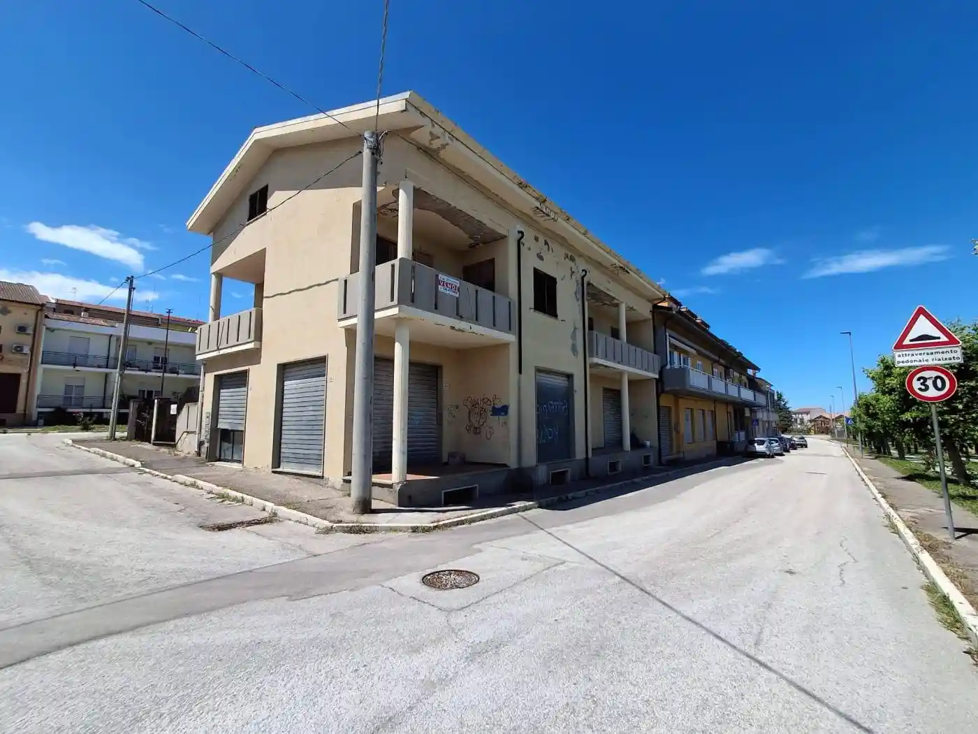 Palazzo - Edificio in vendita a Petacciato