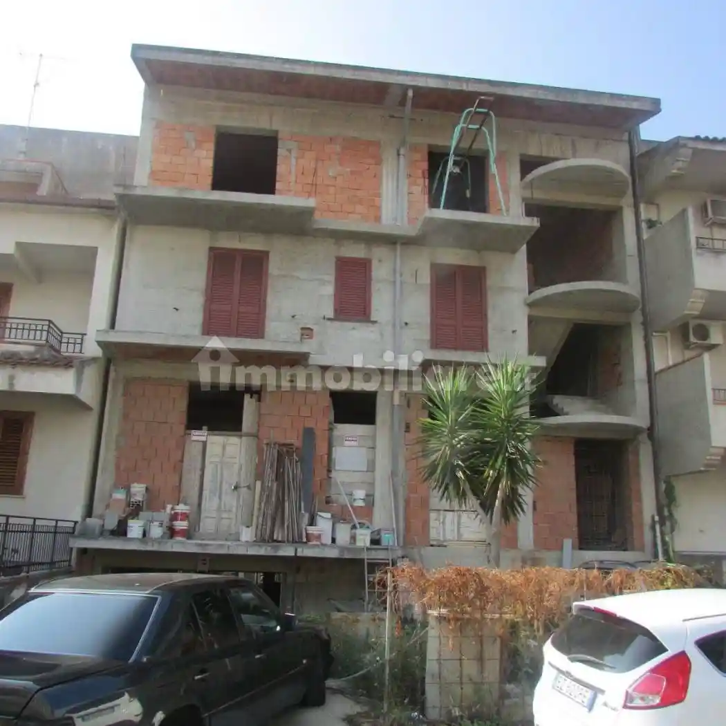 Palazzo - Edificio in vendita a Torregrotta