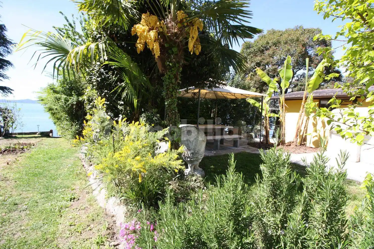 Appartamento in affitto a Leggiuno