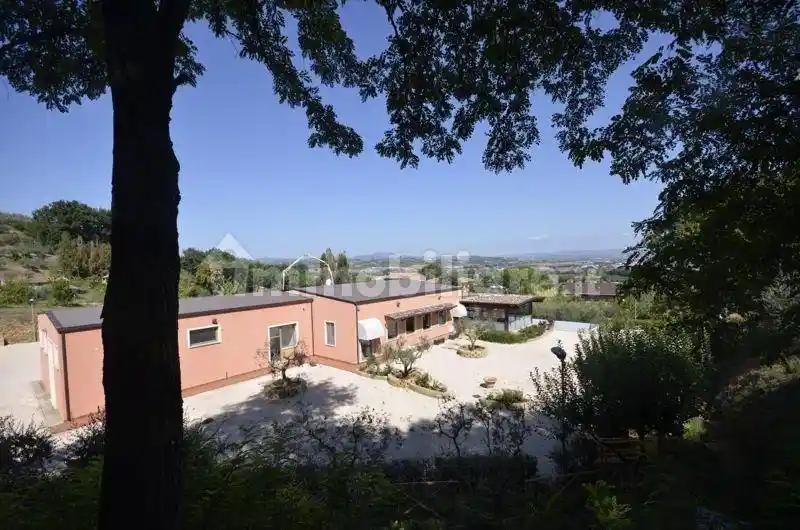 Palazzo - Edificio in vendita a Bettona