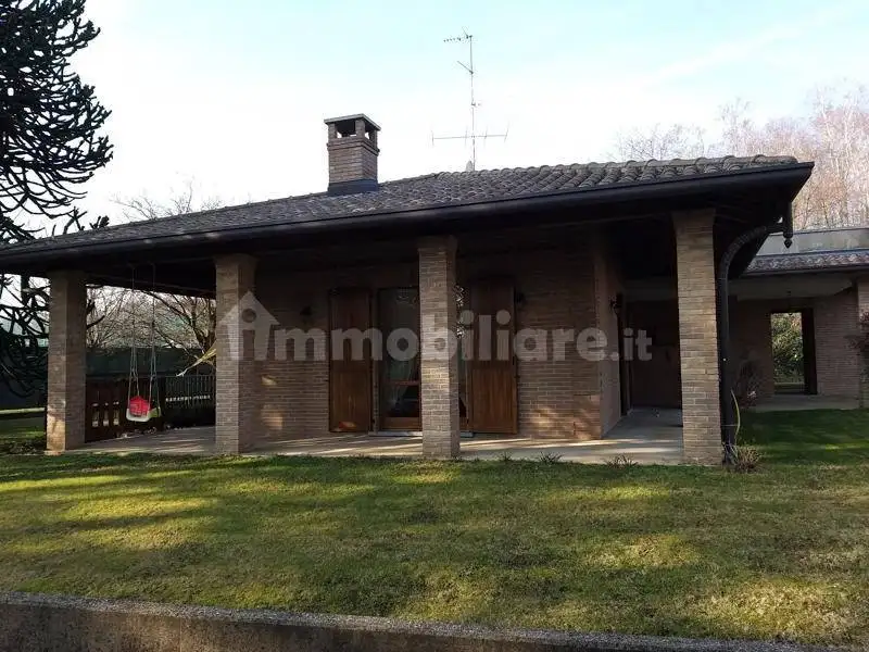 Villa in vendita a Oltrona di San Mamette