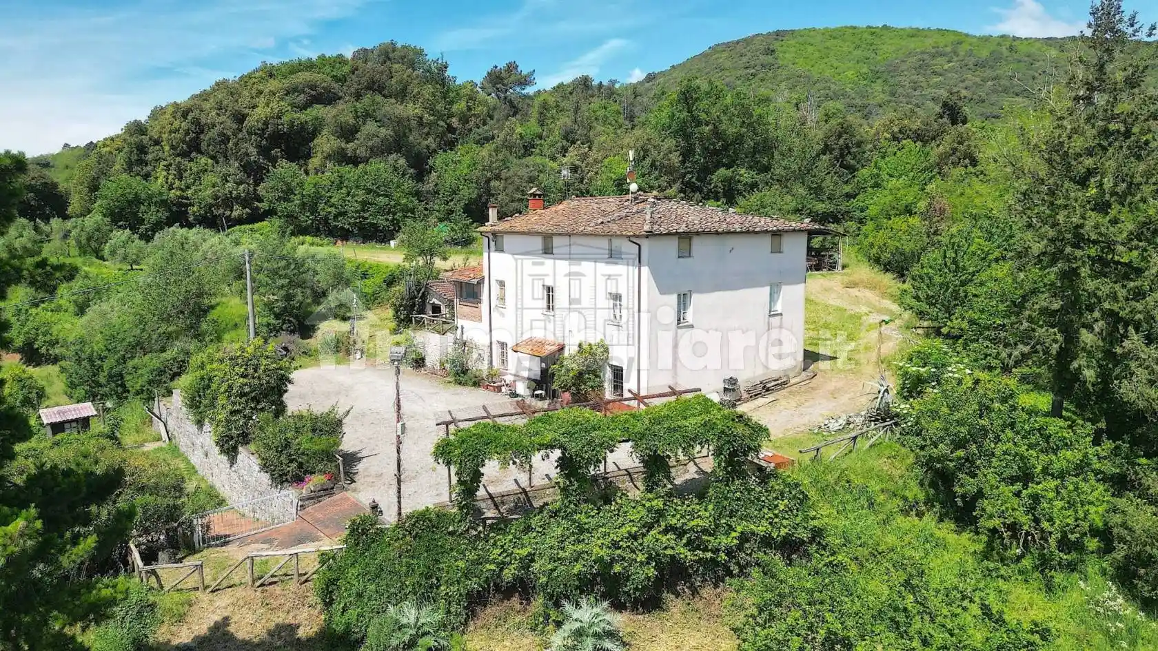 Rustico - Casale in vendita a Lucca