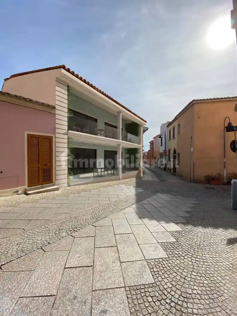 Palazzo - Edificio in vendita a Santa Teresa Gallura