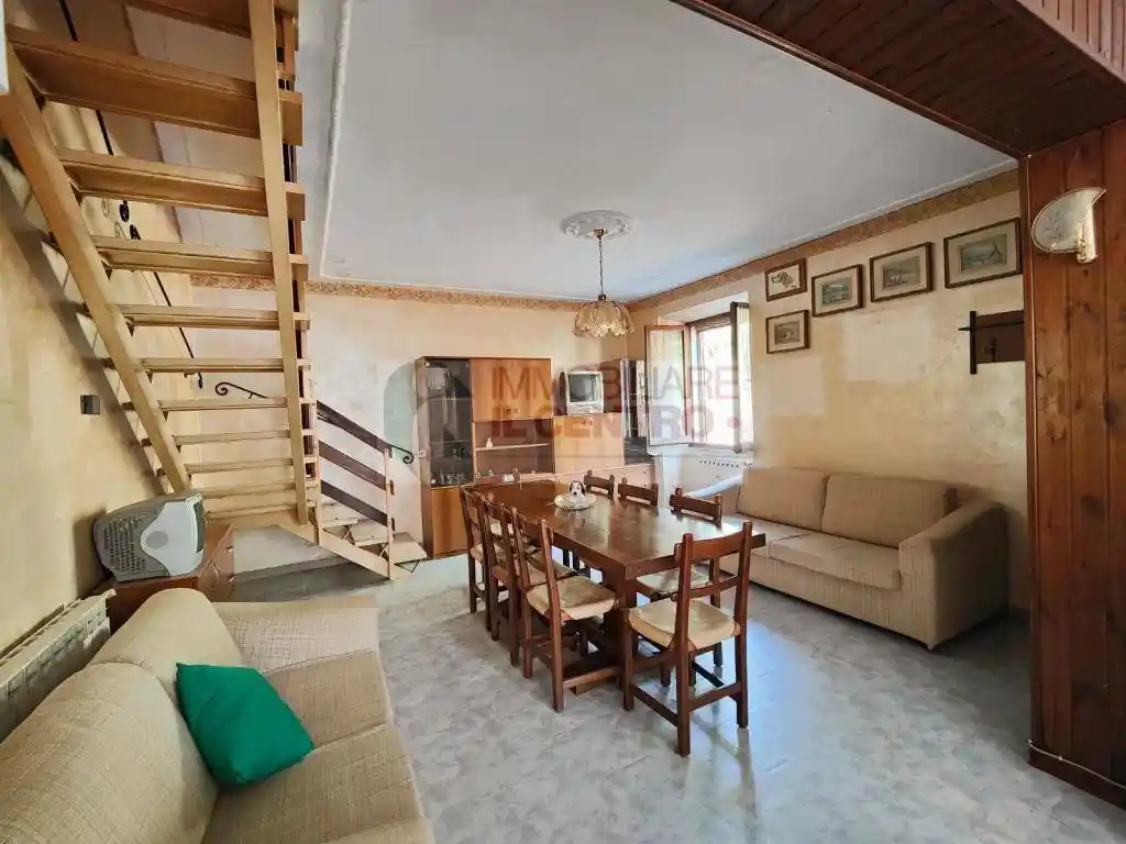 Casa indipendente in vendita a Luni