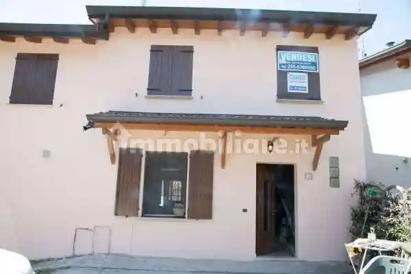 Casa indipendente in vendita a Mirandola