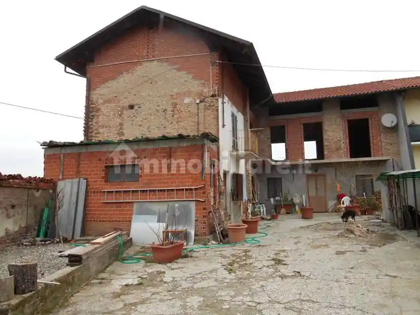 Rustico - Casale in vendita a Brusasco