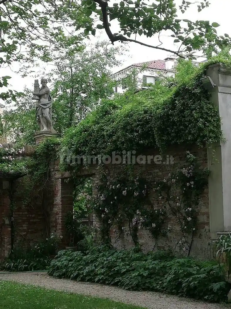 Palazzo - Edificio in vendita a Padova