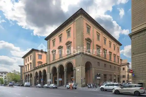 Palazzo - Edificio in vendita a Firenze
