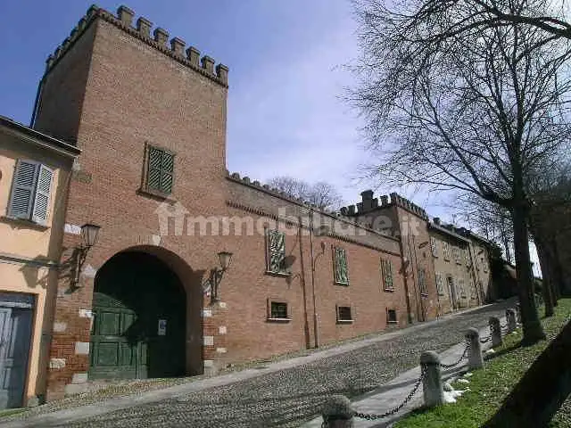 Palazzo - Edificio in vendita a Montebello della Battaglia