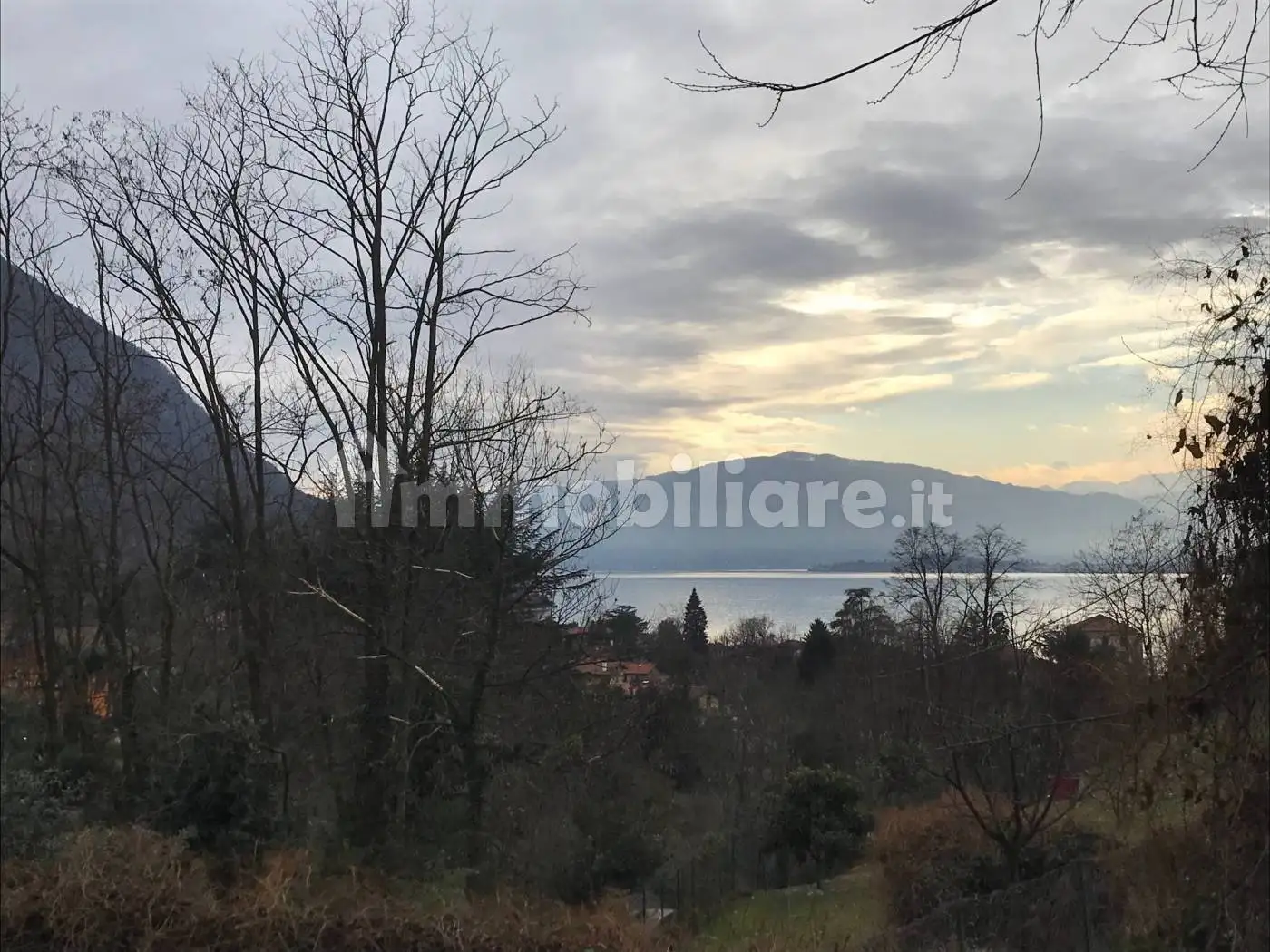 Palazzo - Edificio in vendita a Castelveccana