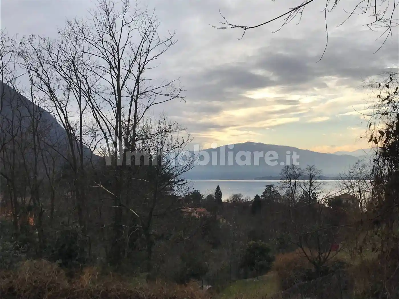 Palazzo - Edificio in vendita a Castelveccana