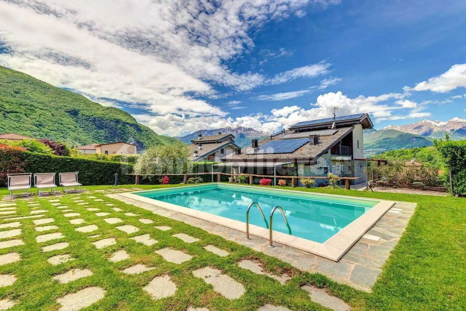 Villa in vendita a Colico