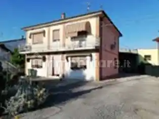 Villa in vendita a Tresignana