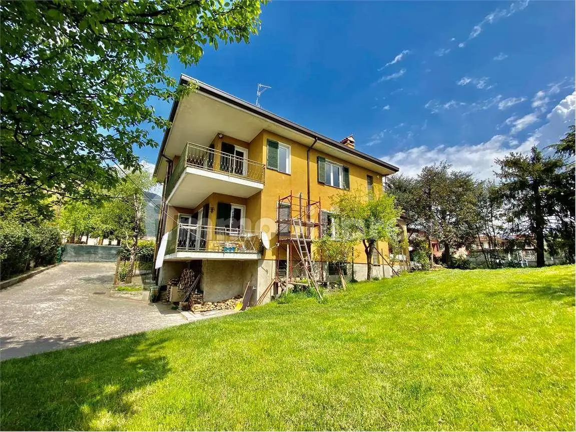 Villa in vendita a Cesana Brianza