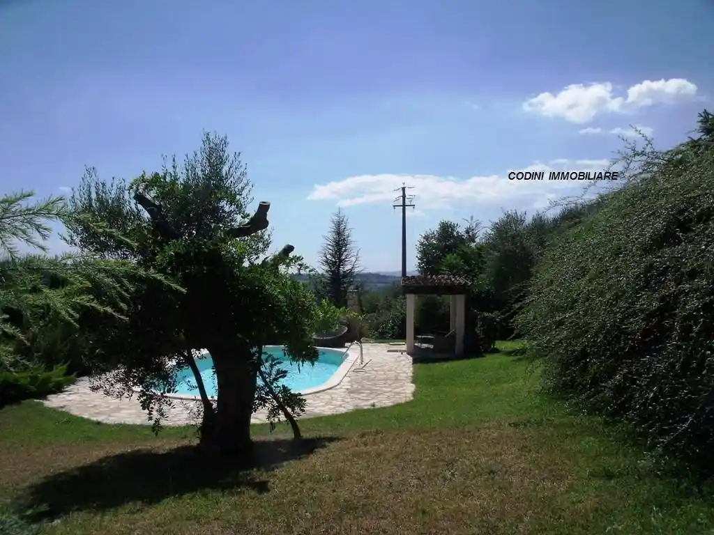 Rustico - Casale in vendita a Todi