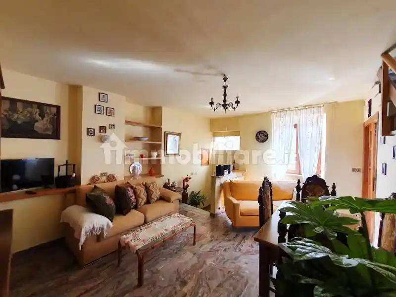 Casa indipendente in vendita a San Severino Marche
