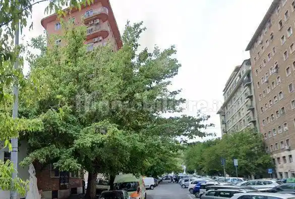 Palazzo - Edificio in vendita a Roma
