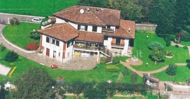 Villa in vendita a Clusone