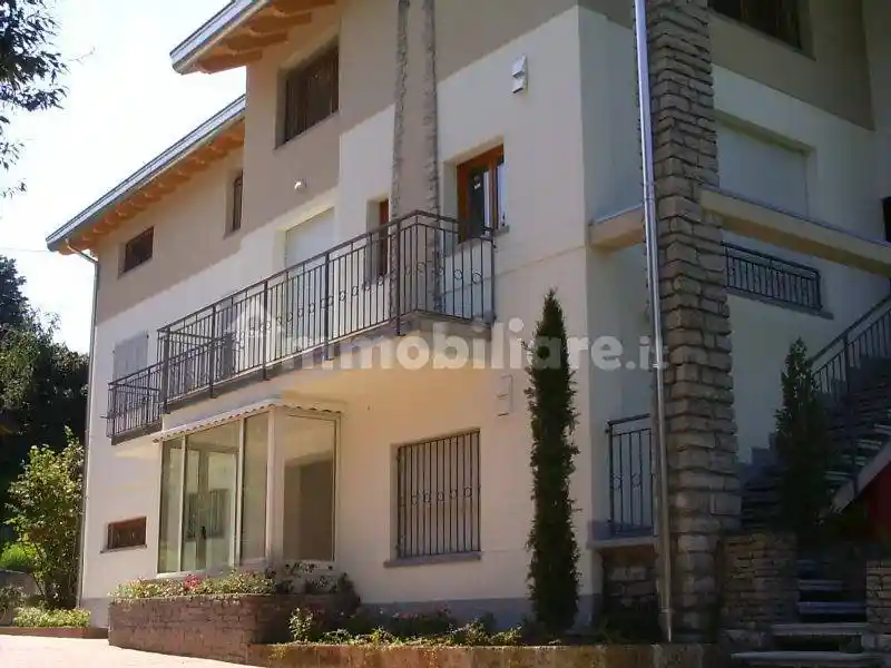 Appartamento in affitto a Inverigo