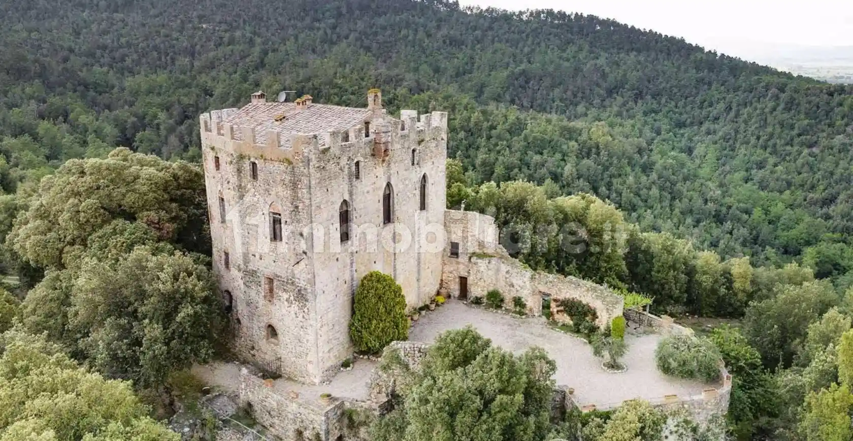 Palazzo - Edificio in vendita a Sovicille