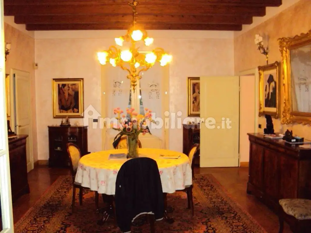 Villa in vendita a Reggio Emilia