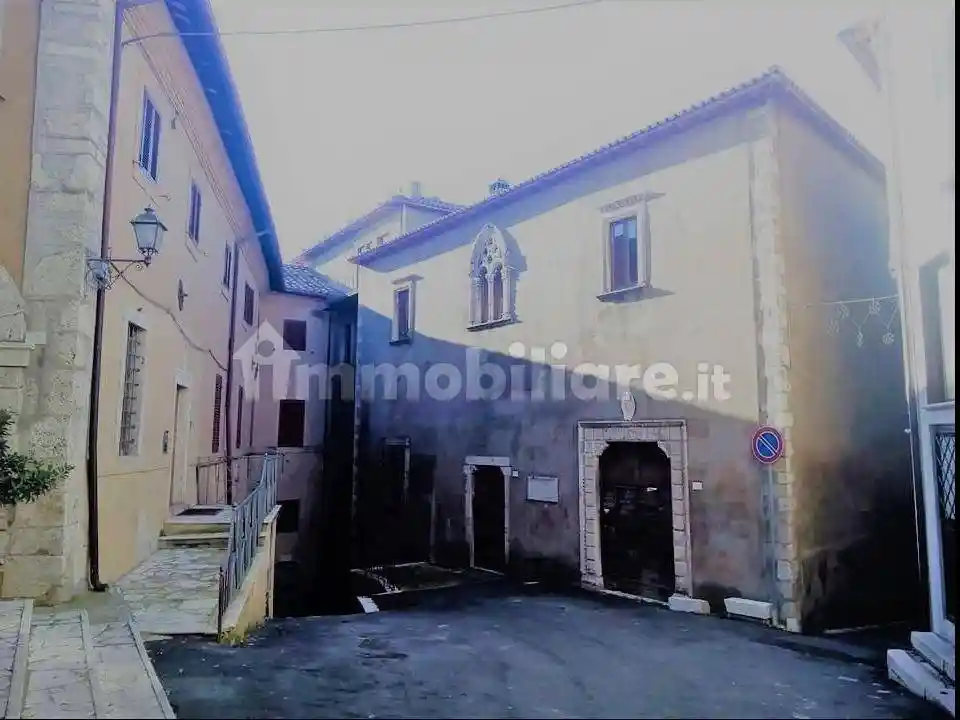 Palazzo - Edificio in vendita a Scandriglia